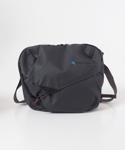 EKAL(エカル)の「KLATTERMUSEN GAUT MESSENGER BAG(メッセンジャーバッグ・メンズ・DARK STRAW/SIL CREME/RAVEN・One)」の2枚目の写真