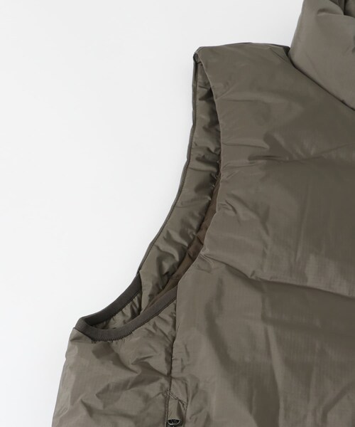 EKAL（エカル）の「NANGA　AURORA TEX STAND COLLAR DOWN VEST（その他アウター・メンズ・M.GRY/BLK・M/L）」の22枚目の写真