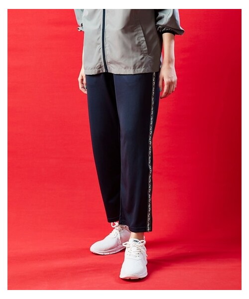 nissen（ニッセン）の「大きいサイズサイドラインパンツ（吸汗速乾・UVカット）／FILA（パンツ・レディース・チャコールグレー/ネイビー/ブラック・L/LL/3L/4L/5L/6L/8L/10L）」の19枚目の写真