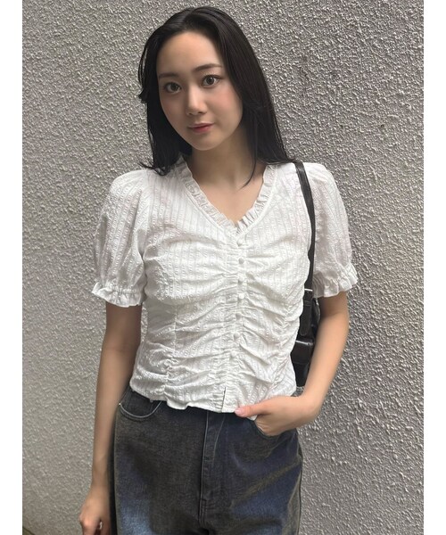 MURUA（ムルーア）の「ウエストギャザースクエアブラウス（シャツ/ブラウス・レディース・ホワイト/グレー/ブラウン・F）」の2枚目の写真