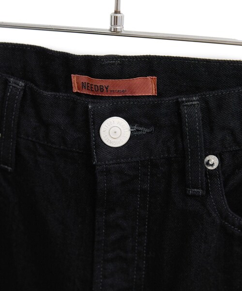 ADAM ET ROPE'(アダムエロペ)の「【NEEDBY for ADAM ET ROPE'】別注 RILLEY(デニムパンツ・レディース・ブラック/オフホワイト・1/2)」の22枚目の写真