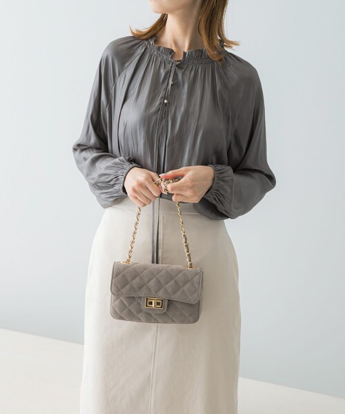 URBAN RESEARCH ROSSO（アーバンリサーチロッソ）の「AULENTTI　スエードキルティングバッグ（ショルダーバッグ・レディース・TAUPE・-）」の4枚目の写真