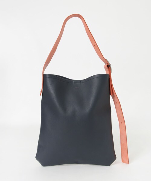 URBAN RESEARCH（アーバンリサーチ）の「Hender Scheme　one side belt bag（ショルダーバッグ・メンズ・navy/black・-）」の3枚目の写真