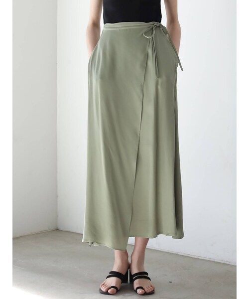サテンラップショルダースカート