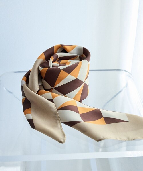 ROPE' PICNIC(ロペピクニック)の「幾何学柄スカーフ 90cm(バンダナ/スカーフ・レディース・ベージュ系/ブルー系・F)」の15枚目の写真