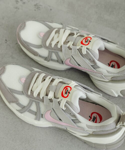 URBAN RESEARCH（アーバンリサーチ）の「NIKE　V2K RUN CN（スニーカー・レディース・SAIL/PINK・23.5/24/24.5）」の5枚目の写真