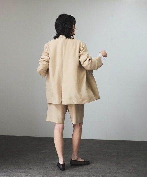 ADAM ET ROPE'（アダムエロペ）の「[25SS]GENTLE SILK ジャケット【セットアップ対応・洗える】（テーラードジャケット・レディース・ブラック/ベージュ/ブルー・F）」の8枚目の写真