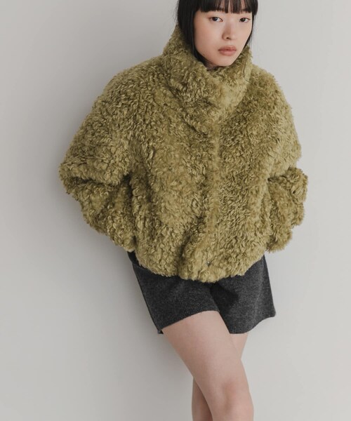 KBF(ケイビーエフ)の「フォルムボアジャケット(テーラードジャケット・レディース・SOY/MATCHA/GREIGE・One)」の3枚目の写真