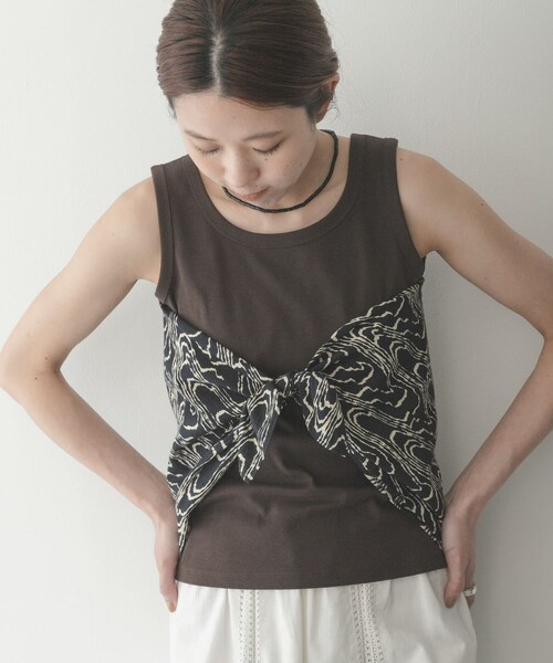 URBAN RESEARCH Sonny Label（アーバンリサーチサニーレーベル）の「大判ニュアンスプリントスカーフ（バンダナ/スカーフ・レディース・ブラック系/ブラウン系/カーキ系・Free）」の8枚目の写真