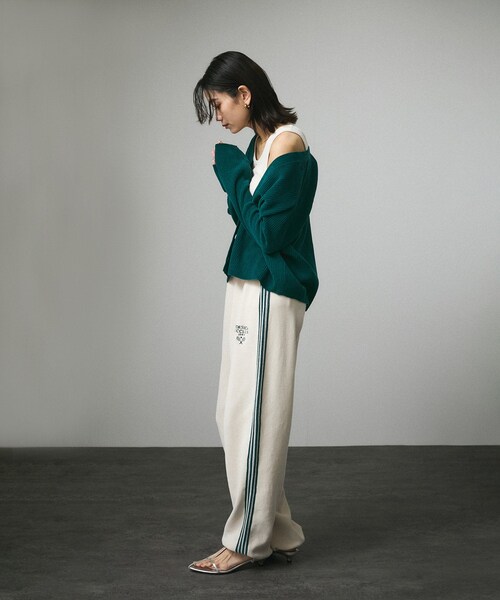 ADAM ET ROPE'（アダムエロペ）の「ブラパッド付タンクトップ-CreamyCotton /クリーミーコットン-（タンクトップ・レディース・ブラック/オフホワイト/グリーン・F）」の7枚目の写真