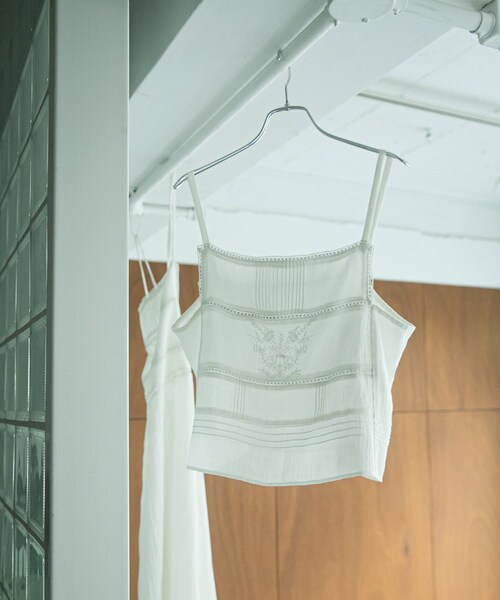 URBAN RESEARCH DOORS（アーバンリサーチドアーズ）の「『別注』olu’ment×DOORS　コットンモス刺繍キャミソール（キャミソール・レディース・IVORY・one）」の11枚目の写真