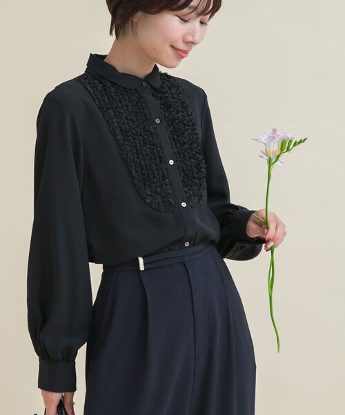 URBAN RESEARCH ROSSO（アーバンリサーチロッソ）の「『WEB/一部店舗限定』フロントレース切替ブラウス（シャツ/ブラウス・レディース・OFF/BLACK・Free）」の13枚目の写真