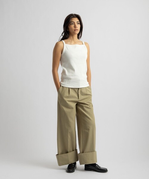 Saturdays NYC(サタデーズ ニューヨークシティ )の「Kim Pleated Pants | WOMEN(その他パンツ・レディース・ベージュ/ネイビー・L/M/S)」の17枚目の写真