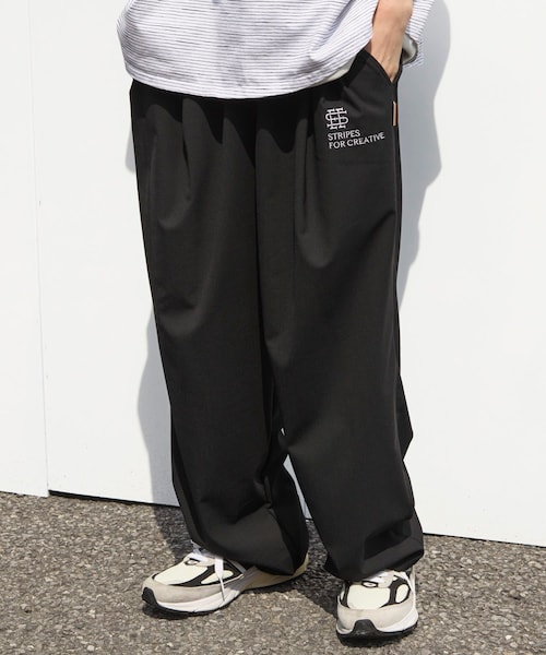 URBAN RESEARCH(アーバンリサーチ)の「SEE SEE×S.F.C TWO TUCK PANTS(WOOLTORO)(その他パンツ・メンズ・BLACK/NAVY・M/L/XL/XXL)」の1枚目の写真