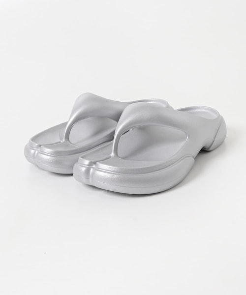 URBAN RESEARCH(アーバンリサーチ)の「Paes NEW FLIPFLOP(サンダル・レディース・SILVER・23/24/25)」の1枚目の写真