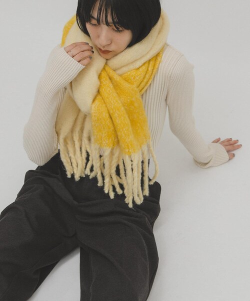 KBF（ケイビーエフ）の「ビッグフリンジバイカラーストール（マフラー・レディース・YELLOW/RED/BLACK・One）」の16枚目の写真