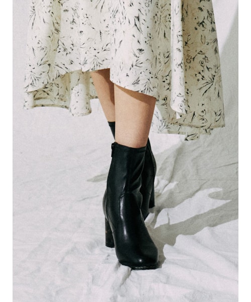 MERCURYDUO（マーキュリーデュオ）の「フェイクレザーデザインヒールストレッチショートブーツ（ブーツ・レディース・アイボリー/ブラウン/ブラック・36/38）」の7枚目の写真