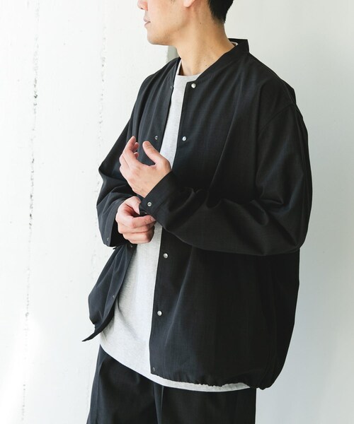 URBAN RESEARCH DOORS(アーバンリサーチドアーズ)の「『イージーケア/速乾/UVカット』クイックドライ ノーカラーライトブルゾン(ブルゾン・メンズ・CHALK/BLUEGREEN/CHARCOAL・M/L)」の4枚目の写真