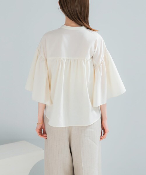 URBAN RESEARCH ROSSO（アーバンリサーチロッソ）の「『一部WEB限定カラー』UVカットウォッシャブルリネン混ブラウス（シャツ/ブラウス・レディース・OFF/NAVY/YELLOW/RED・Free）」の6枚目の写真