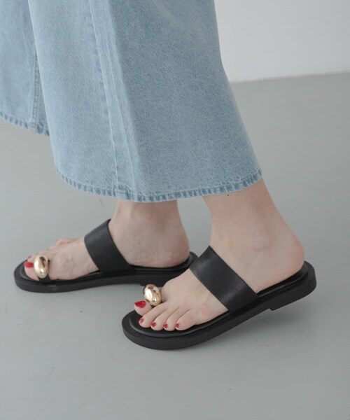 URBAN RESEARCH Sonny Label（アーバンリサーチサニーレーベル）の「メタルトングサンダル（サンダル・レディース・ブラック/ブラウン・S/M/L）」の4枚目の写真