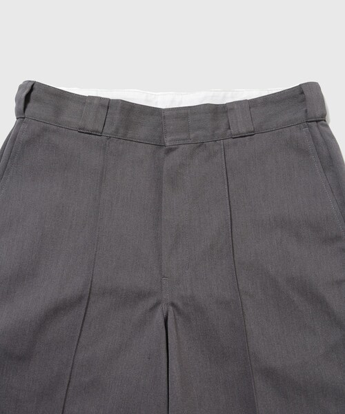ADAM ET ROPE'（アダムエロペ）の「《別注》【DICKIES/ディッキーズ】PINTUCK SHORTS（その他パンツ・メンズ・ブラック/グレー/ベージュ・30/32/34/36）」の18枚目の写真