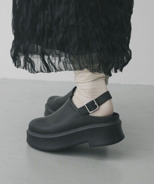SENSE OF PLACE by URBAN RESEARCH（センスオブプレイスバイアーバンリサーチ）の「クロッグベルトサボ（その他シューズ・レディース・BLACK/Y.BEIGE・S/M/L）」の2枚目の写真