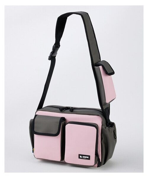 nissen（ニッセン）の「moz（モズ）耐水生地使用１０ポケット配色ショルダーバッグ（ショルダーバッグ・メンズ・黒/グレー×ダスティピンク/スモーキーカーキ×アイボリー・Y）」の2枚目の写真
