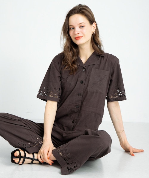 URBAN RESEARCH Sonny Label（アーバンリサーチサニーレーベル）の「エンブロイダリーコットンオールインワン（サロペット/オーバーオール・レディース・チャコールブラウン/ブラック・36/38）」の2枚目の写真