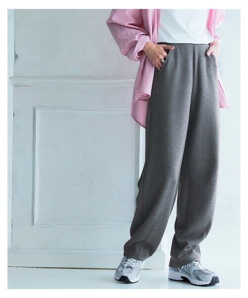 nissen（ニッセン）の「なめらかポンチ素材　バレルレッグパンツ（セットアップ可能）＜大きいサイズ有＞（スウェットパンツ・レディース・黒/モカ/ディープグリーン/杢チャコールグレー・S/M/L/LL/3L/4L/5L/6L/8L/10L）」の17枚目の写真