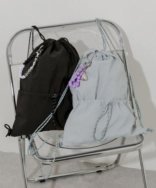 SMELLY（スメリー）の「ドロストポケットナップサック（バックパック/リュック・レディース・BLK/GRY・-）」の12枚目の写真