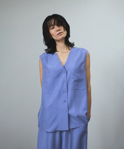 ADAM ET ROPE'（アダムエロペ）の「[25SS]GENTLE SILKジレ【セットアップ対応】（ベスト・レディース・ブラック/ベージュ/ブルー・F）」の15枚目の写真