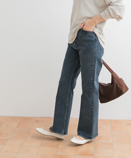 URBAN RESEARCH DOORS（アーバンリサーチドアーズ）の「ストレッチフレアデニムパンツ（デニムパンツ・レディース・INDIGO/L/INDIGO・S/M）」の6枚目の写真