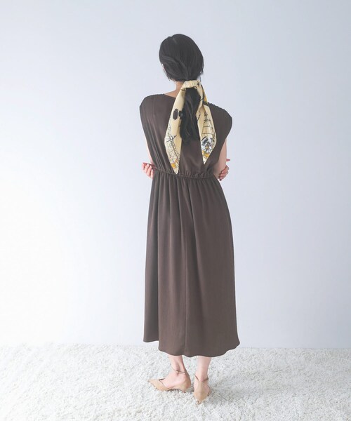 URBAN RESEARCH ROSSO（アーバンリサーチロッソ）の「楊柳サテンウエストマークワンピース（ワンピース・レディース・OFF WHITE/BROWN/NAVY・Free）」の16枚目の写真