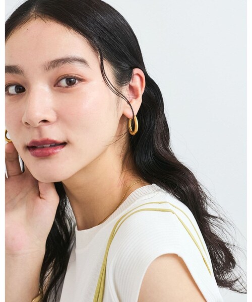 VIS（ビス）の「Uフープピアス（ピアス（両耳用）・レディース・ゴールド/シルバー・F）」の4枚目の写真