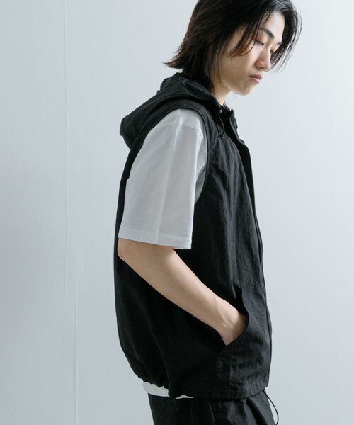 SENSE OF PLACE by URBAN RESEARCH（センスオブプレイスバイアーバンリサーチ）の「『セットアップ対応』ナイロンフーデッドトラックベスト（テーラードジャケット・メンズ・BLACK/L.BLUE・M/L）」の20枚目の写真