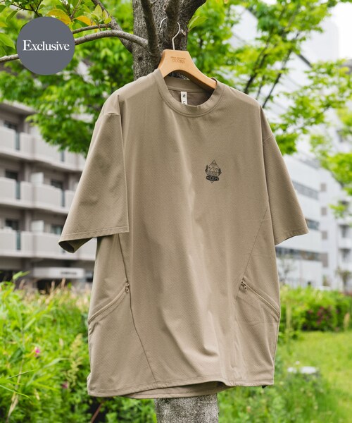 URBAN RESEARCH DOORS(アーバンリサーチドアーズ)の「『別注』KEEN×DOORS DRY TECH LOGO T-SHIRTS(Tシャツ/カットソー・メンズ・WHITE/BLACK/TIMBER・M/L/XL)」の3枚目の写真