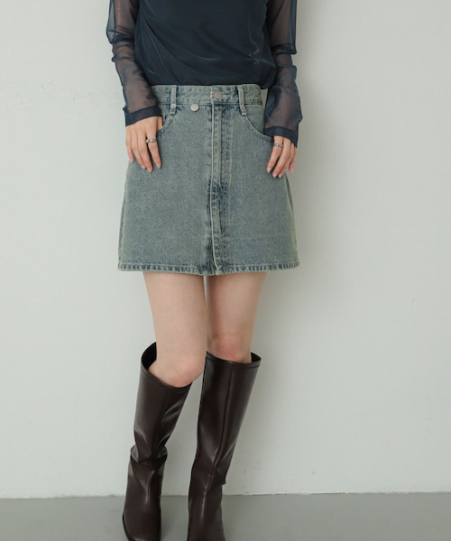 SENSE OF PLACE by URBAN RESEARCH(センスオブプレイスバイアーバンリサーチ)の「シシュウデニムミニスカート(デニムスカート・レディース・ONE WASH/L.INDIGO・S/M)」の2枚目の写真