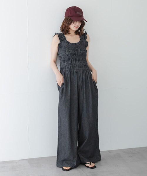 URBAN RESEARCH Sonny Label(アーバンリサーチサニーレーベル)の「フリルシャーリングサロペット(つなぎ/オールインワン・レディース・ブラック/インディゴ・36/38)」の8枚目の写真