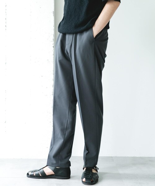 URBAN RESEARCH DOORS（アーバンリサーチドアーズ）の「サマーウールライクテーパードトラウザー（その他パンツ・メンズ・BLACK/CHARCOAL/GREIGE/KHAKI・S/M/L/XL）」の17枚目の写真