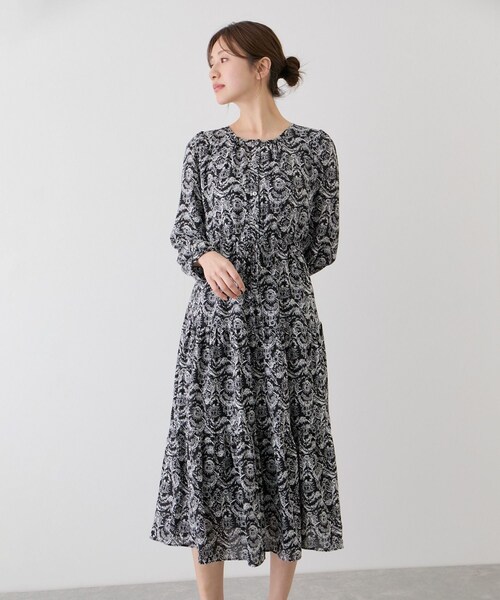 Jayro(ジャイロ)の「花柄ワンピース(ワンピース・レディース・ブラック系/ネイビー系・F)」の7枚目の写真