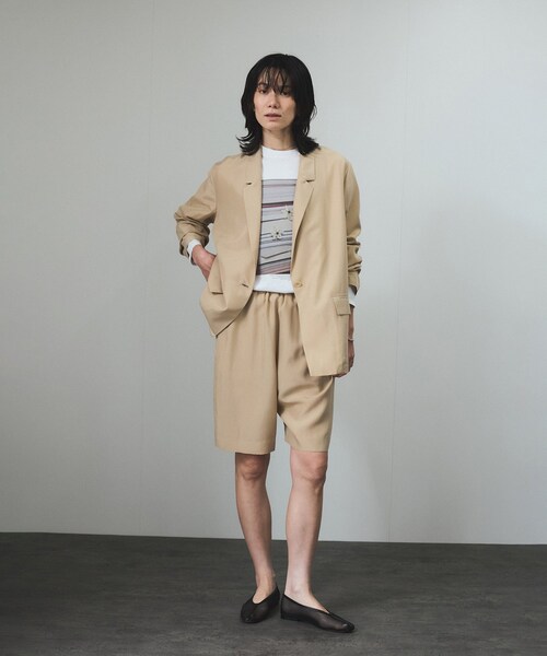 ADAM ET ROPE'（アダムエロペ）の「[25SS]GENTLE SILK ジャケット【セットアップ対応・洗える】（テーラードジャケット・レディース・ブラック/ベージュ/ブルー・F）」の6枚目の写真