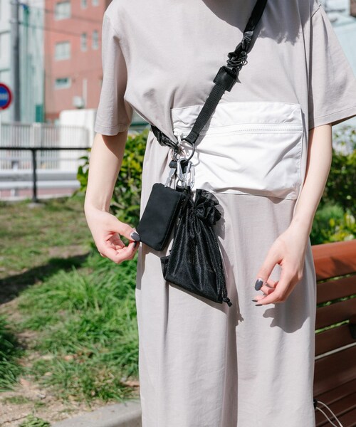 ITEMS URBANRESEARCH（アイテムズ アーバンリサーチ）の「【一部WEB限定カラー】ユーティリティループベルト（ショルダーバッグ・メンズ・BLACKxPPL/BLACK/LEMON/GREIGE/GREIGExWH/BLACKxKHK・one）」の10枚目の写真