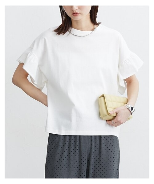 nissen（ニッセン）の「【汗じみにくい綿１００％素材】フリル袖ドルマントップス（Tシャツ/カットソー・レディース・グレージュ/オフホワイト/黒・M/L/LL/3L）」の4枚目の写真