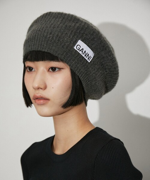 ADAM ET ROPE'（アダムエロペ）の「【公式サイト限定】【GANNI】Wool Beret（ハンチング/ベレー帽・レディース・チャコール・F）」の2枚目の写真
