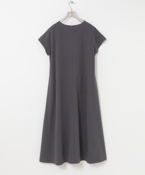 URBAN RESEARCH(アーバンリサーチ)の「『吸水速乾/UVカット/イージーケア』『別注』THOUSAND MILE×URBAN RESEARCH FRENCH SLEEVE DRESS(ワンピース・レディース・BLACK/CHARCOAL・Free)」の15枚目の写真