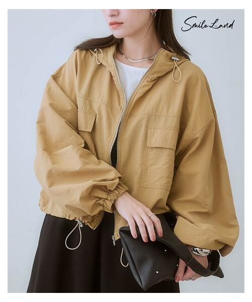 nissen（ニッセン）の「＜大きいサイズ＞ シャカシャカコンパクト丈アウター（ジャケット/アウター・レディース・ベージュ/すみ黒・L/LL/3L/4L/5L/6L/8L/10L）」の2枚目の写真