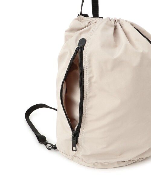 ADAM ET ROPE'（アダムエロペ）の「【WEB限定】2WAYナップサック / 撥水（バックパック/リュック・レディース・ブラック/ベージュ系・F）」の21枚目の写真