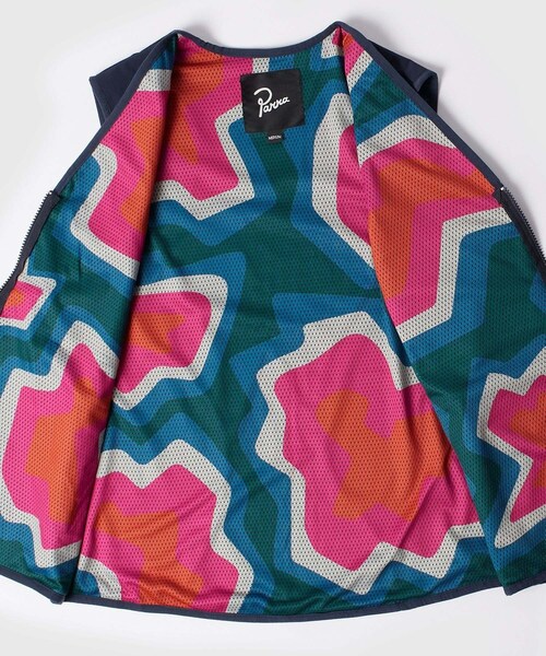 ADAM ET ROPE'（アダムエロペ）の「【by Parra/バイ・パラ】Wiggle stones vest（ベスト・メンズ・ネイビー・L/M）」の5枚目の写真