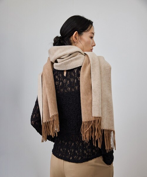 ROPE'（ロペ）の「ラムウールリバーシブルストール（ストール/ショール・レディース・チャコール/ベージュ・F）」の13枚目の写真