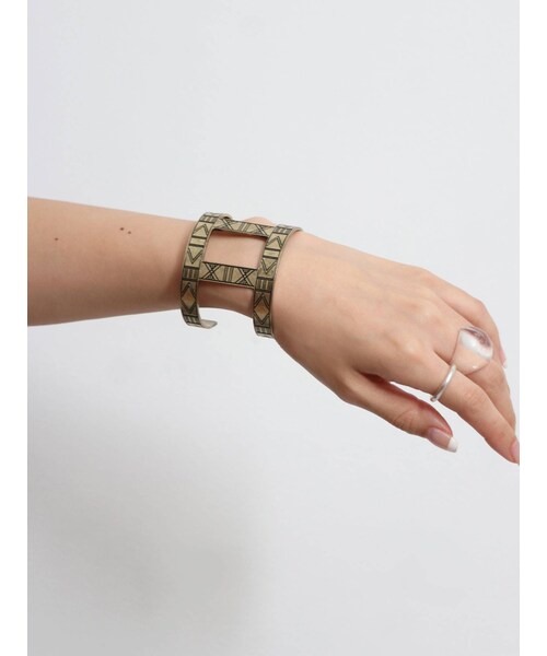 Ungrid（アングリッド）の「ネイティブデザインバングル（ブレスレット・レディース・シルバー/ゴールド・F）」の11枚目の写真